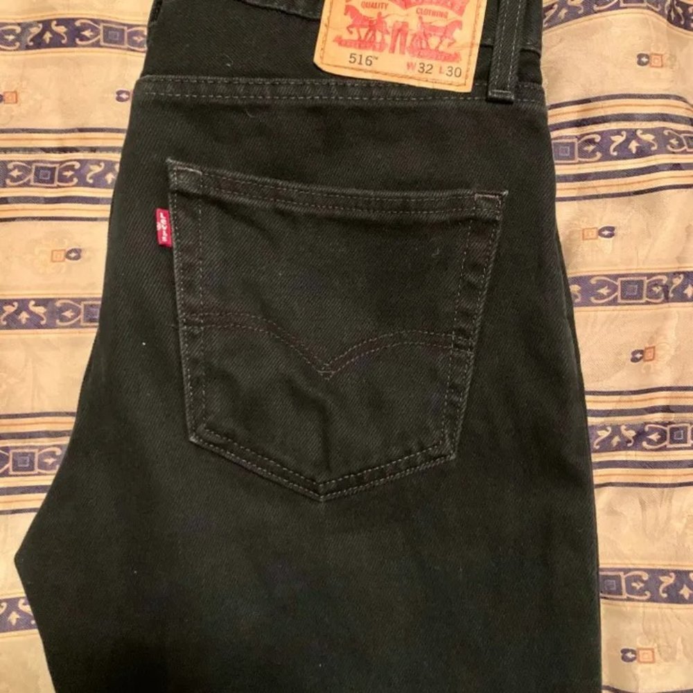 BLACK LEVIS JEANS
